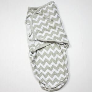 SwaddleMe Swaddle Baby Size Small/Medium Chevron Gray